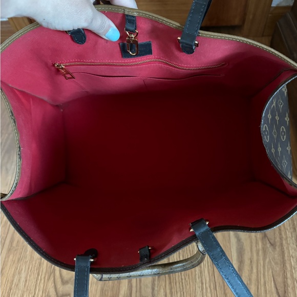 Louis Vuitton OnTheGo GM - Picture 8 of 9